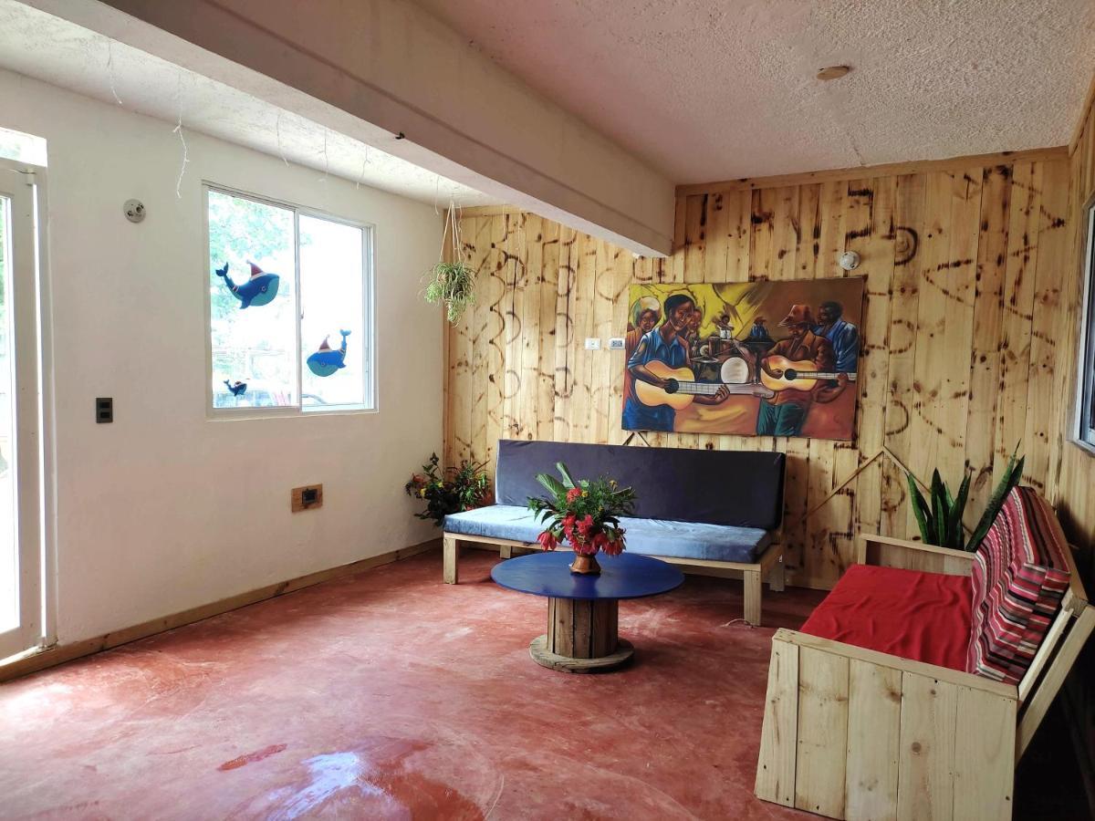 Hostel La Ballena Backpacker Las Galeras Exterior photo