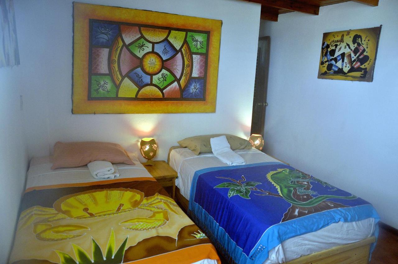 Hostel La Ballena Backpacker Las Galeras Exterior photo